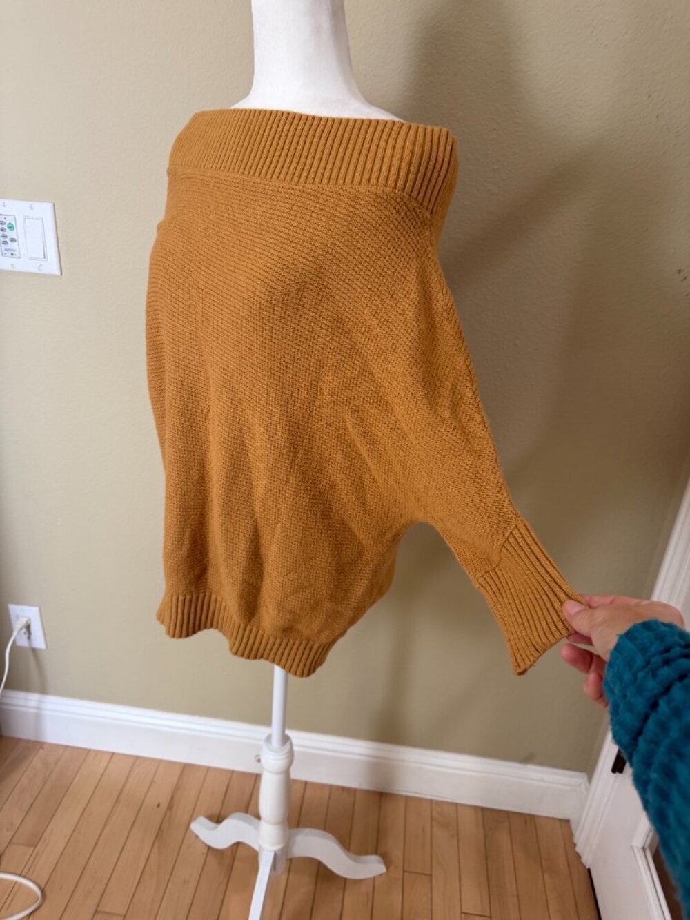 TCEC Ribbed Off Shoulder Soft Sweater 3/4 Length Sleeve Gold Size Medium - Picture 5 of 9